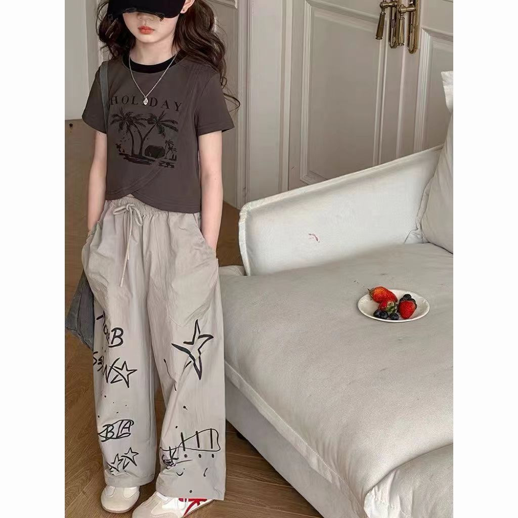 Traje de verano para niñas 2025 nuevo estilo ropa de verano occidental de moda para niños grandes camiseta de manga corta pantalones casuales de dos piezas