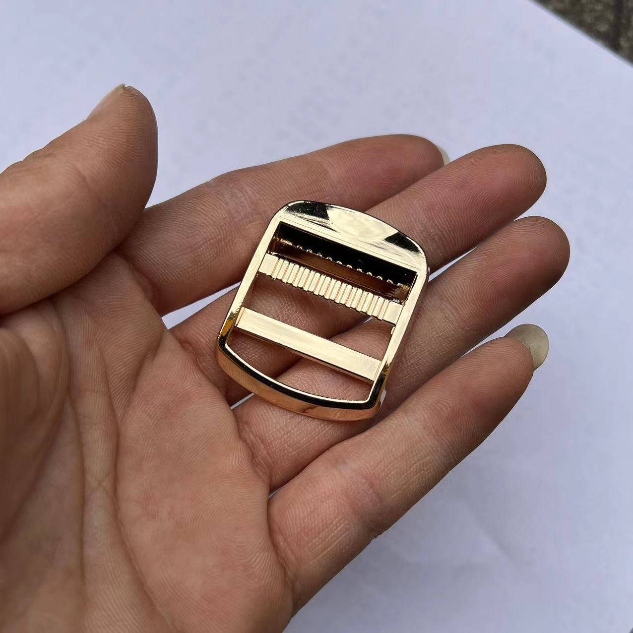 En stock accesorios de hardware de equipaje al por mayor bolsa de libros de aleación de zinc hebilla de malla metálica hebilla de escalera ajustable Aleación de tres bloques image 11