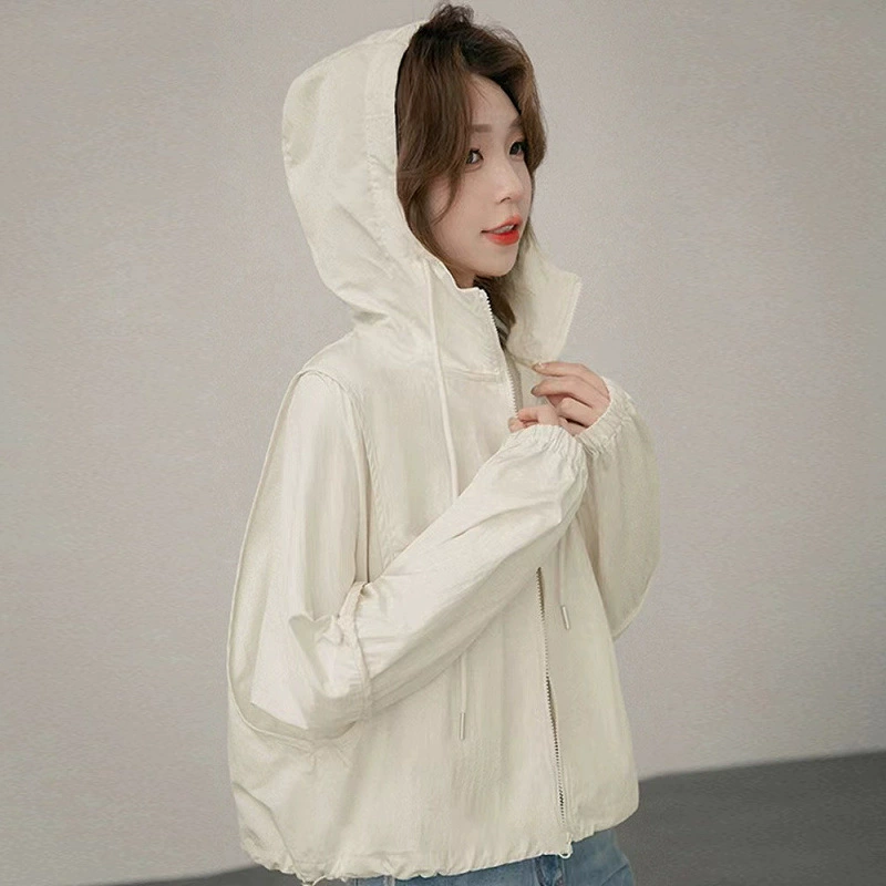 Универсальный повседневный короткий солнцезащитный топ с капюшоном для женщин, лето 2025, дышащий тонкий свободный солнцезащитный топ с защитой от ультрафиолета