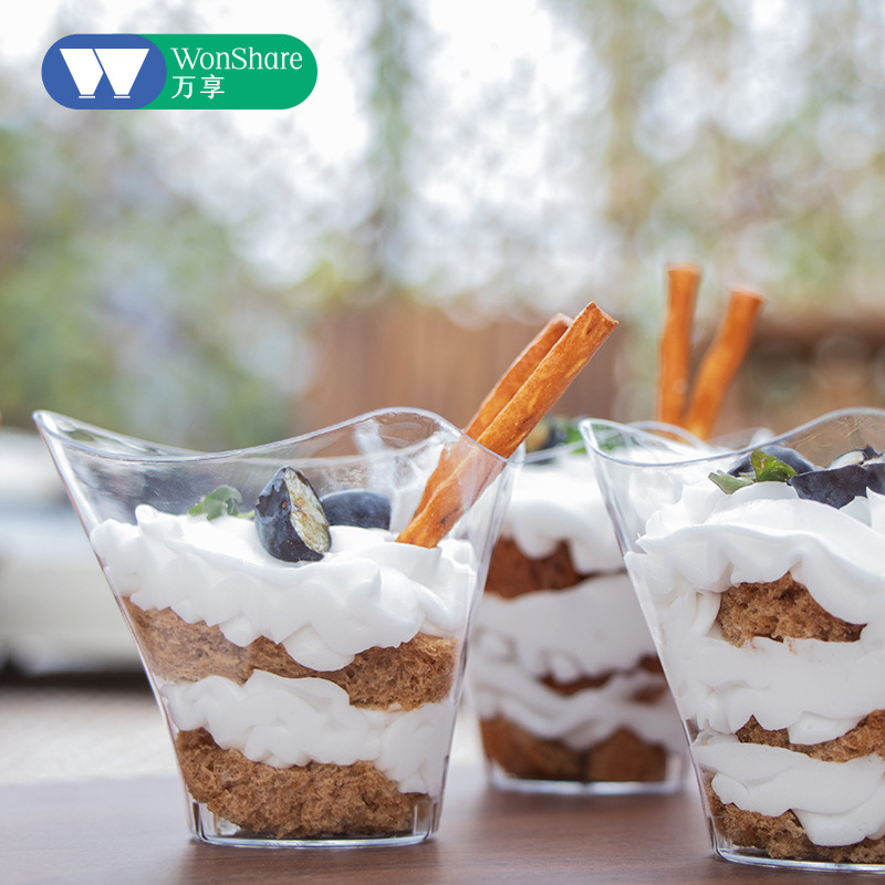 Taza de mousse de 100ml PS de plástico transparente 3,4 oz taza de pudín en caja taza irregular con cuchara en stock transfronterizo