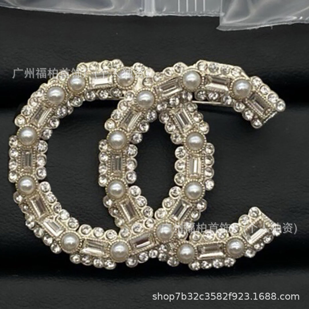 Chanel Double C Fragrance Star Heart Pearl Rhinestone Enamel Brooch Vintage Style High-End Brooch Collection