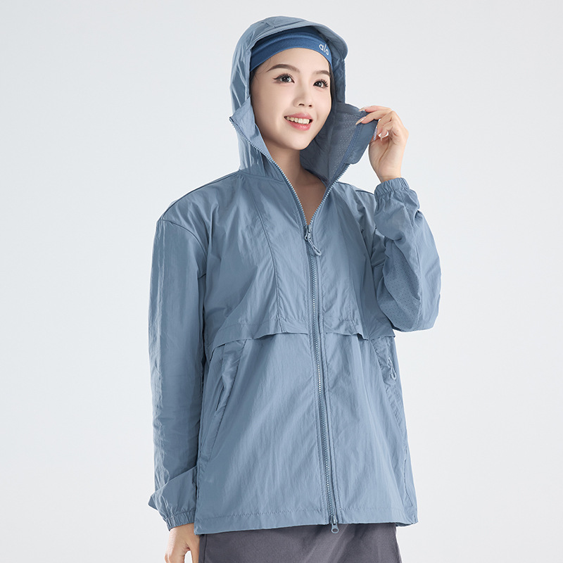 カンナの下で日焼け止めの服の女性の薄い通気性2025新型の日焼け止めの上着の男性の日焼け止めの上着のUPF100日焼け止めの服