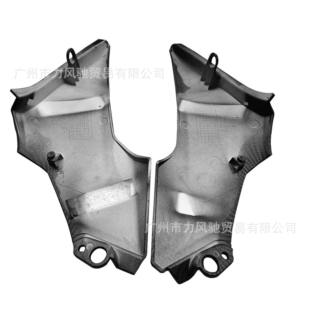 Adecuado para Kawasaki z900 2017-2019 cojín inferior placa lateral placa protectora cubierta de fibra de carbono patrón