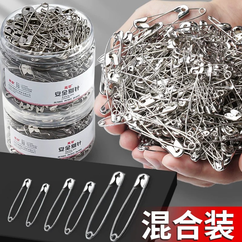 Старомодная маленькая большая булавка