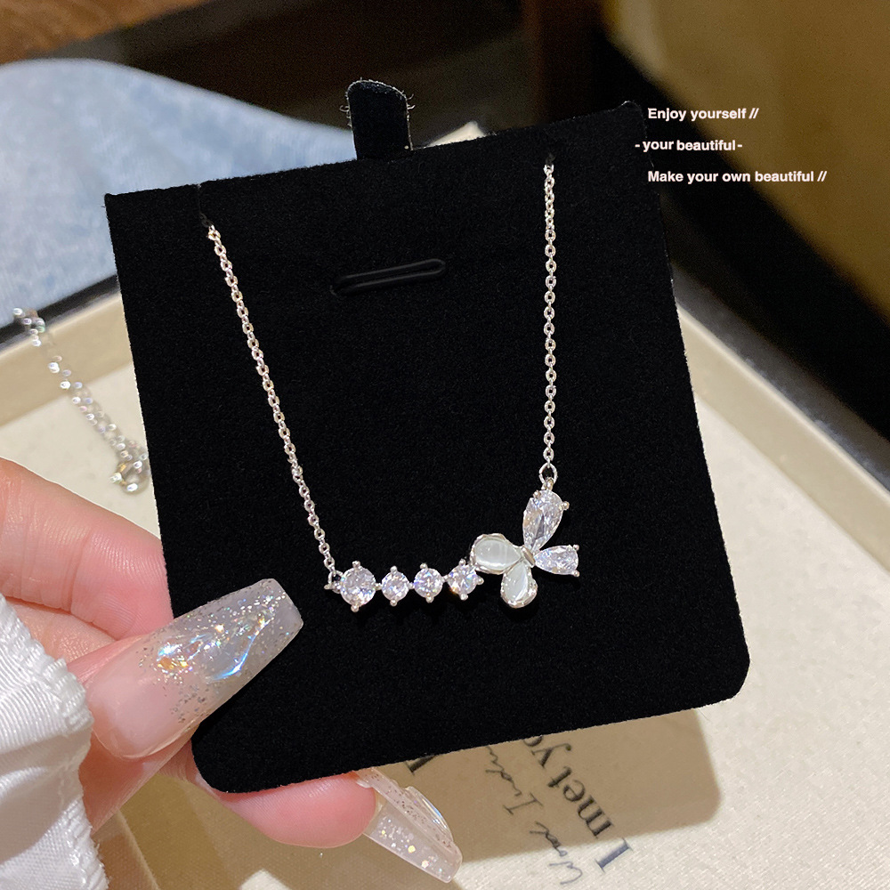 Collar de acero de titanio de estilo coreano, nicho de lujo accesible, colgante de diseño versátil, cadena de clavícula elegante de verano, accesorios que no se decoloran para mujer