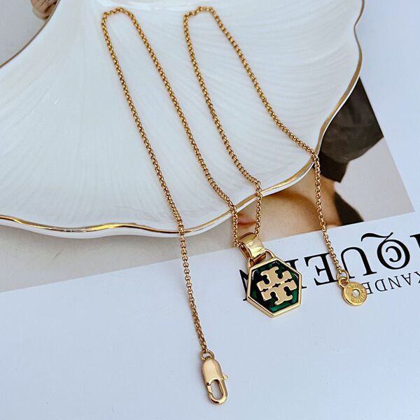 Fashionable elegant small stone inlay