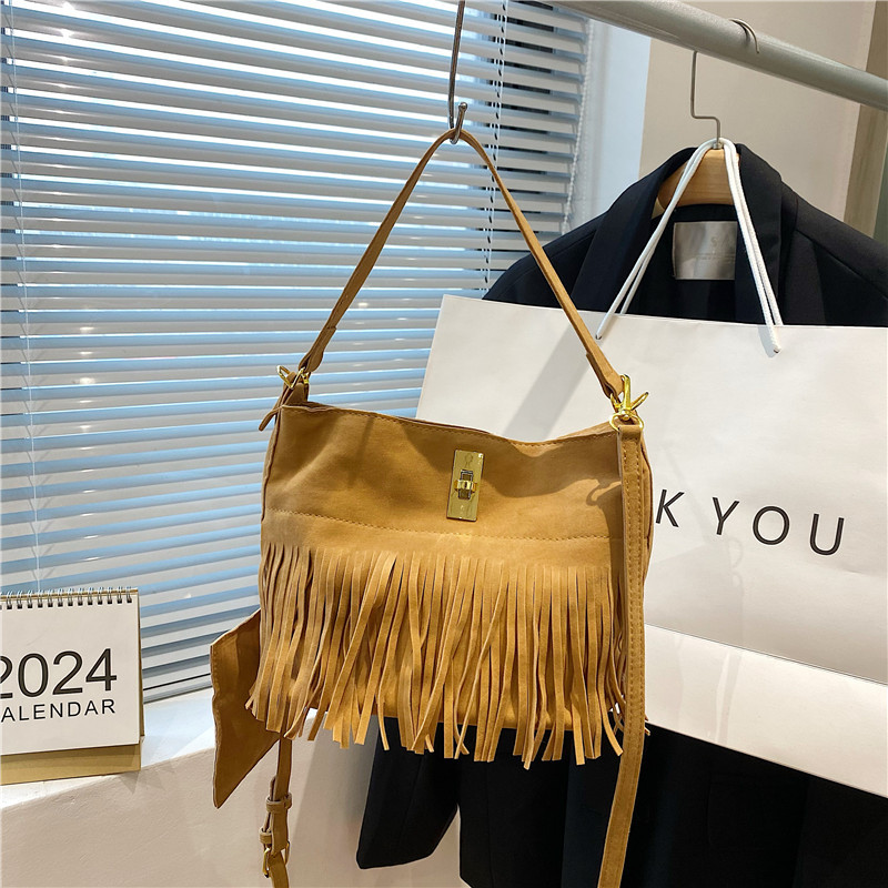 Versatile Frosted Bucket Bag For Women In 2023, Niche Design Tassel Bag, Casual High-capacity Portable Crossbody Bag_senzul.com