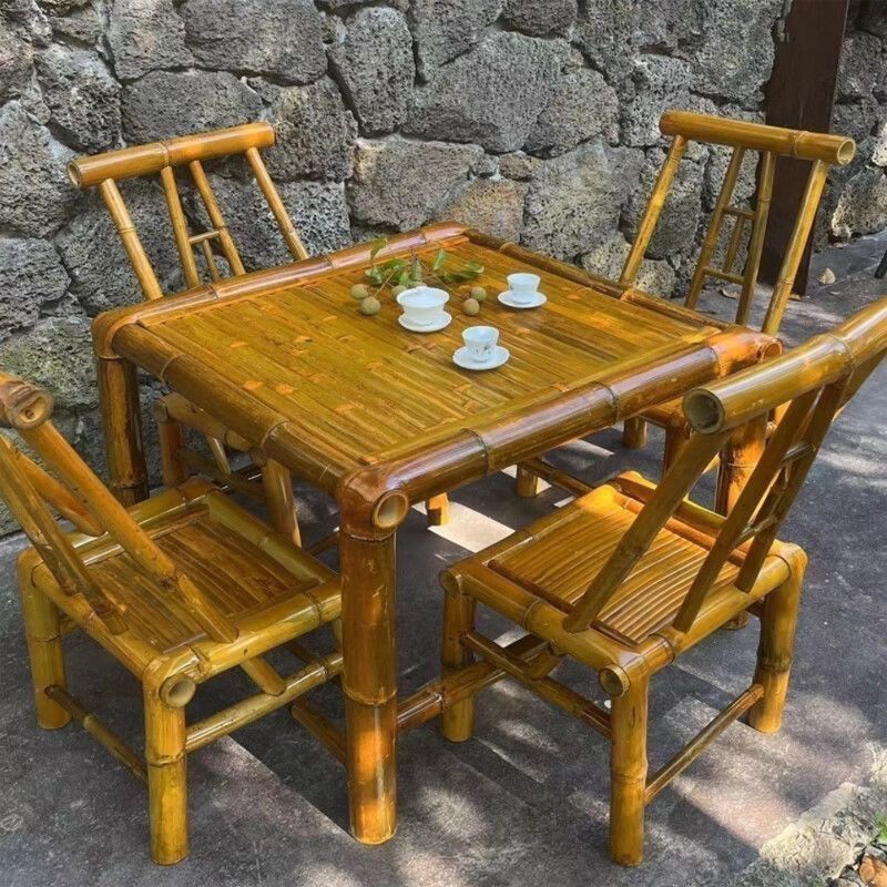 Qadimiy bambuk stoli va stullari - choy tayyorlash uchun qo'l bo'ylab tayyorlangan