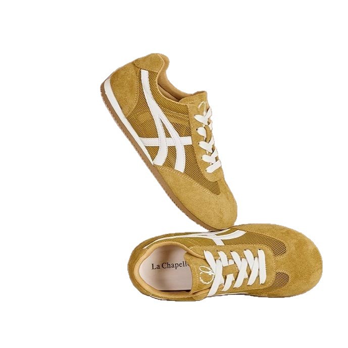 Zapatos de entrenamiento alemanes rojos para mujer 2025 verano nuevo estilo casual malla Forrest Gump zapatos de mujer de nicho de todo fósforo zapatillas retro de suela blanda