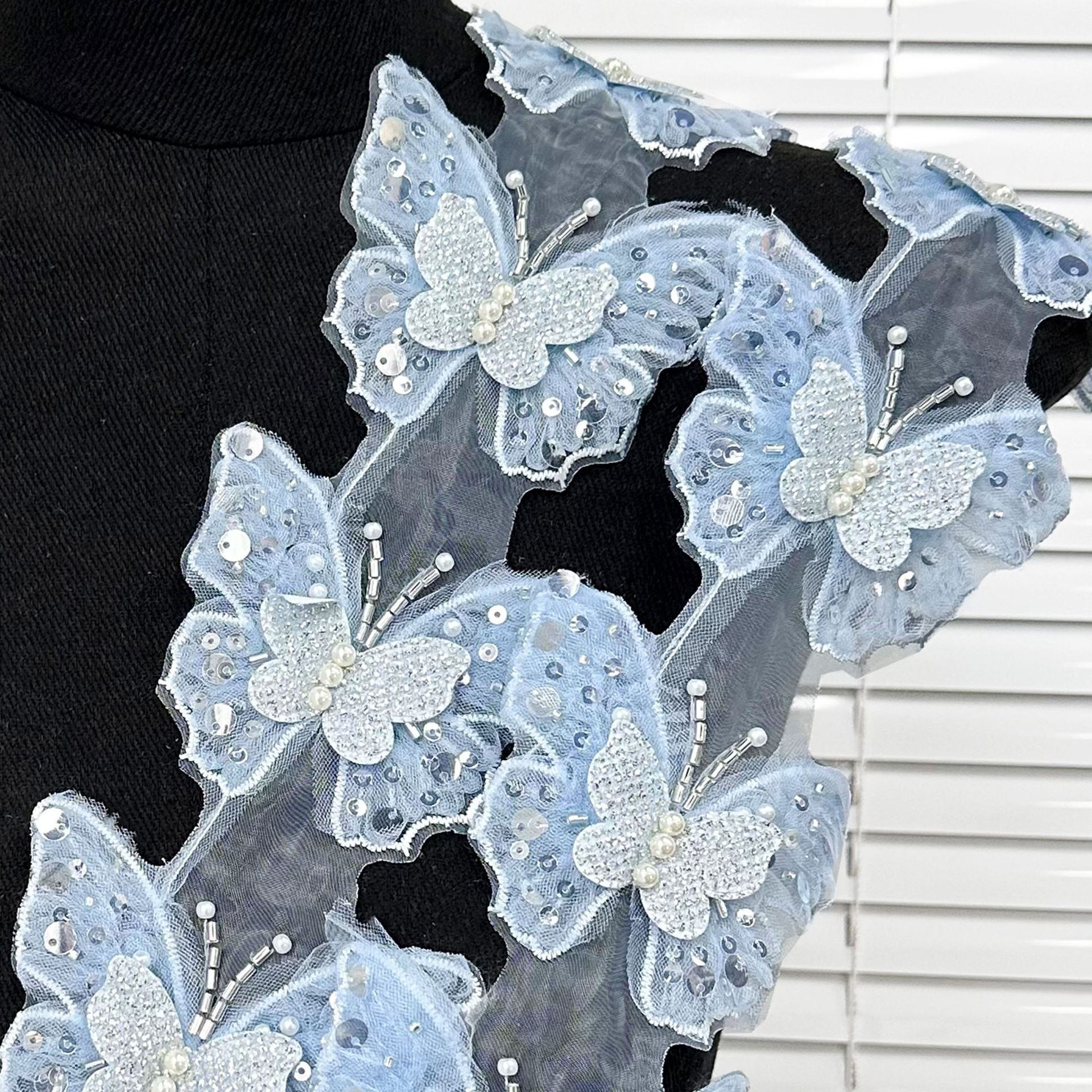 Duas capas de clavos cuentas estereoscópicas doradas mariposa tela pegada a mano flor esquinilla vestido de boda ropa infantil zapatos para niños adornos de pelo image 10
