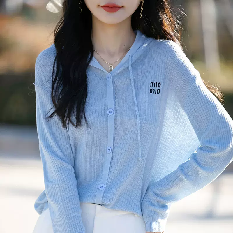 春季新款宽松减龄连帽针织开衫女精纺羊毛刺绣百搭软糯休闲上衣