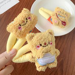 かわいいバターの熊のヘアピンの女性の側の前髪はぬいぐるみの髪を挟みます。