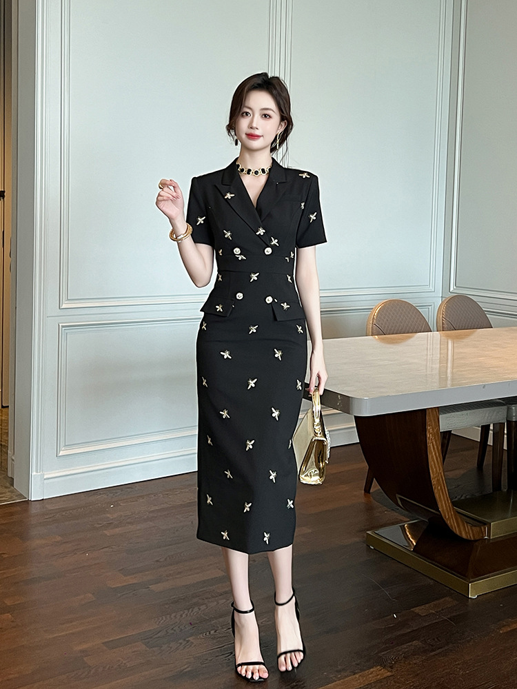 Đầm ôm body nữ phong cách Pháp cổ vest thêu hoa thắt eo đi làm — Màu đen
