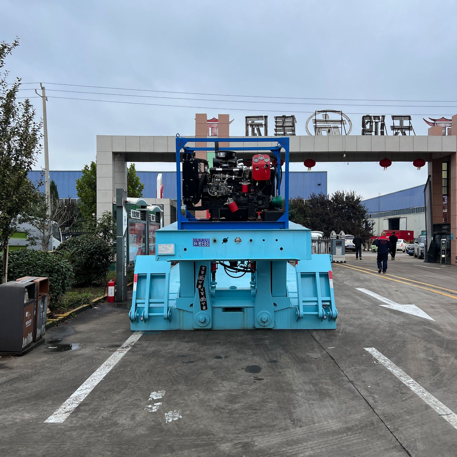 Source Manufacturer Exports 4-Axis Heavy-Duty Low-Bed Semi-Trailer Engineering Machinery Transport Trailer to South America, Central Asia and Saudi Arabia