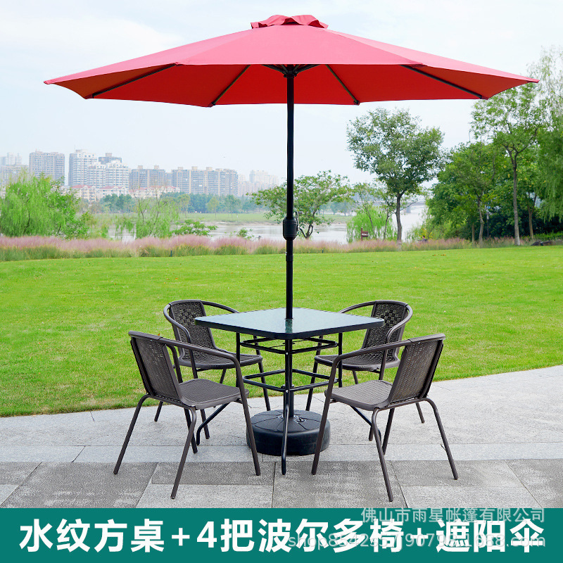Mesas y sillas de exterior con paraguas y sillas de mimbre Sillas de exterior de tres piezas Balcón de ocio al aire libre Mesa de centro pequeña Mesa y sillas de patio de hierro forjado