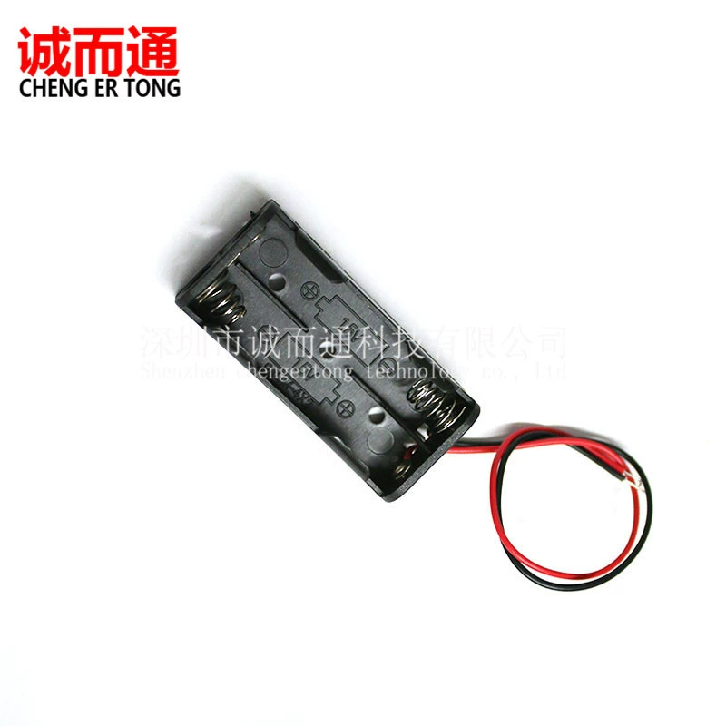 Батарейный отсек вмещает 2 батарейки № 7 с толстым держателем батареи AAA.