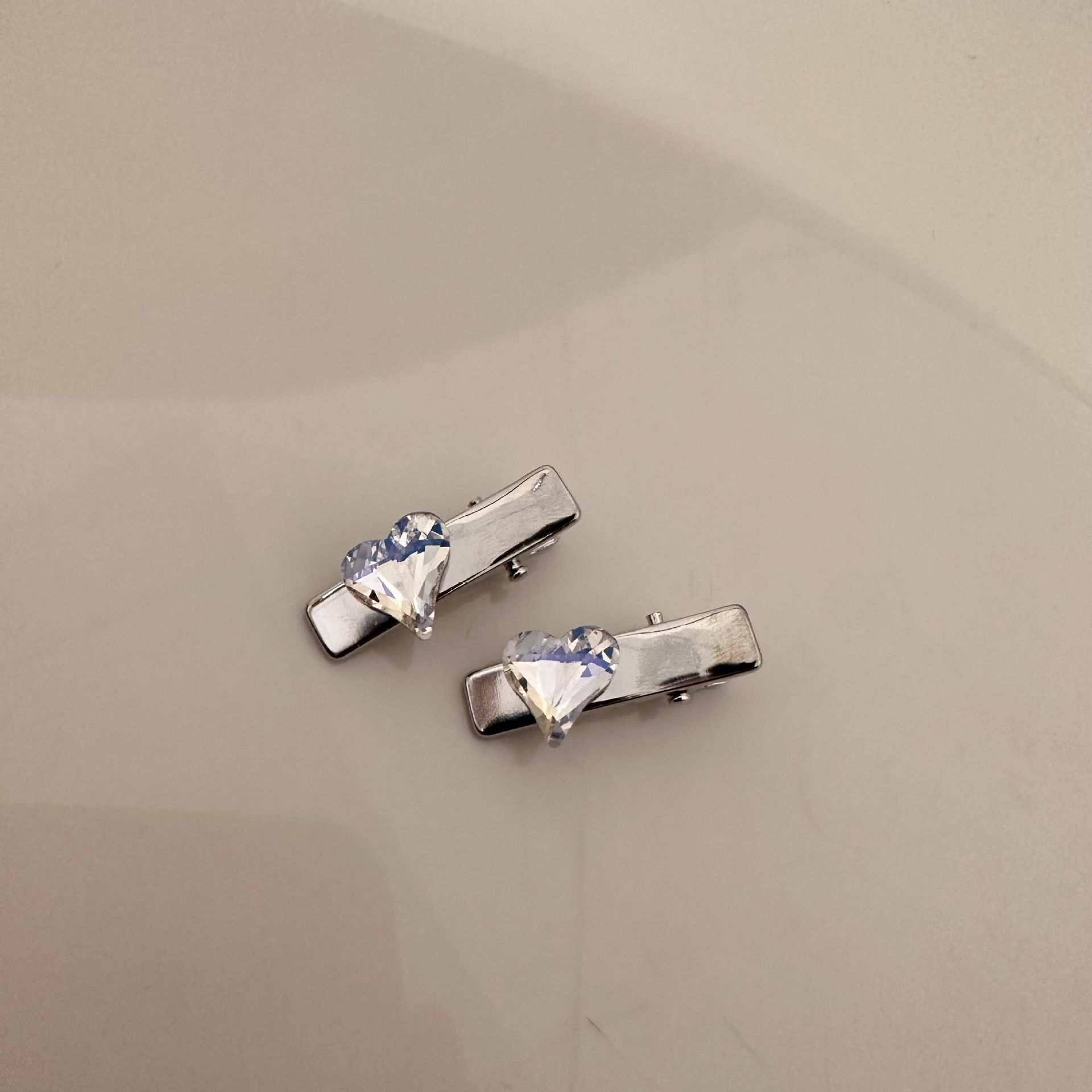 De metal de una sola palabra pico horquilla accesorios para el cabello femenino de alto grado estilo Chanel miumiu carta horquilla ins estilo clip lateral