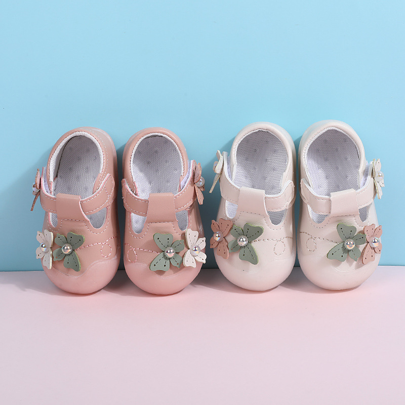 Children's shoes for early age