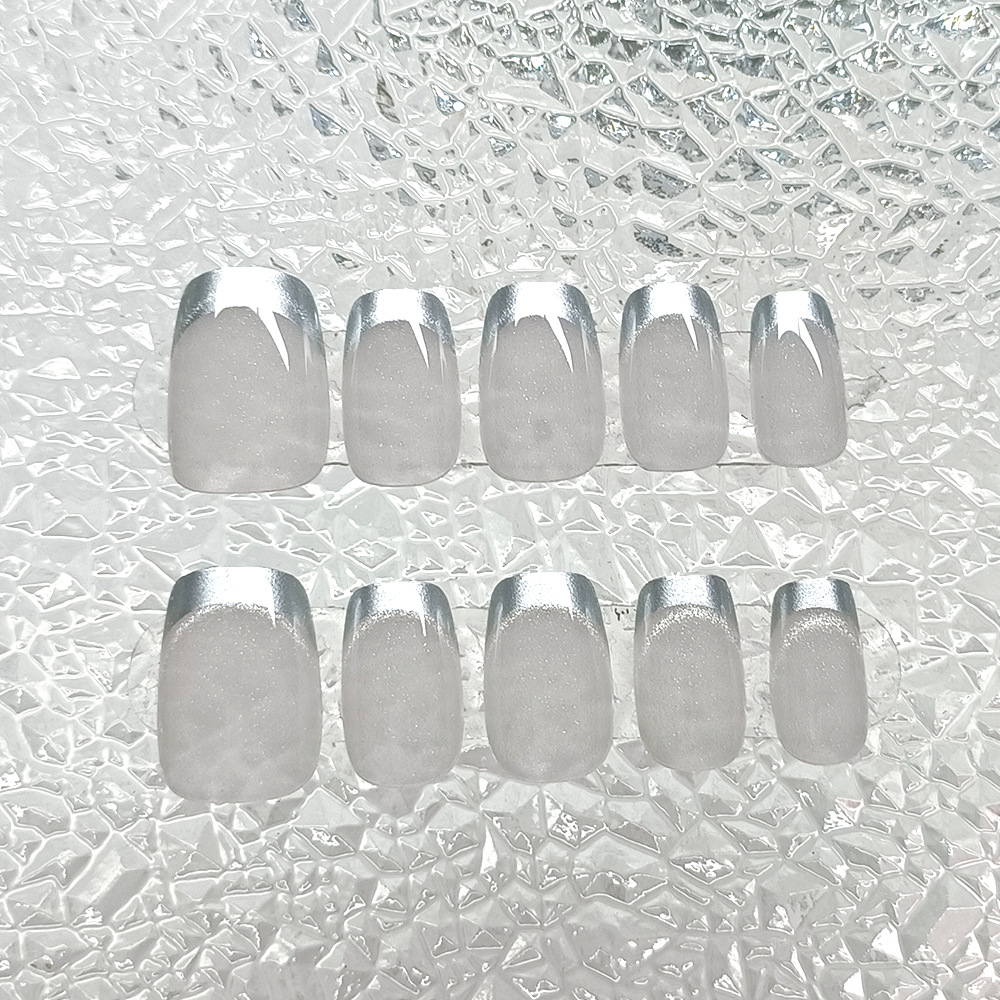 Estilo delicado de polvo ligero para usar uñas de borde plateado estilo francés temperamento elegante manicure natural transfronterizo parche de uñas manchas