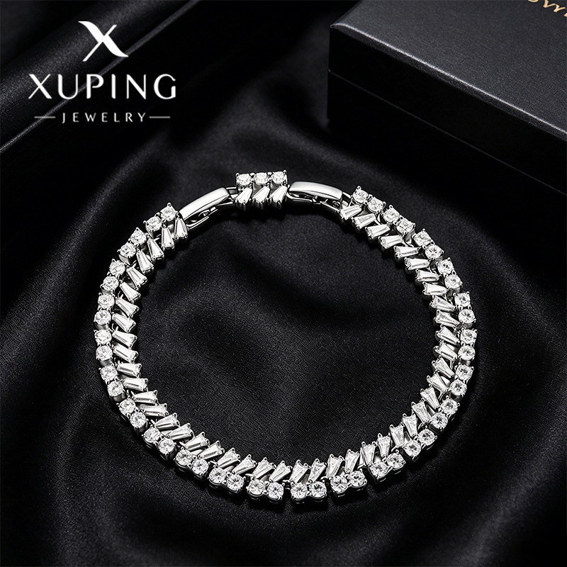 Xuping gemas artificiales, pulseras transfronterizas de lujo ligeras, aleación de cobre, nuevas joyas al por mayor.