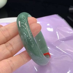 天然ミャンマーの氷のモチモチの種の油の青漂う花の翡翠の玉の腕輪の浅緑の正の輪の翡翠の腕輪の半山の半水の玉の腕輪