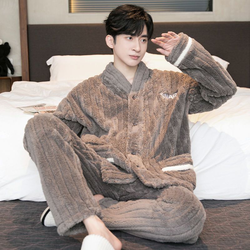 High-End Men's Winter Pajamas, Thickeneded and Warm, Fashionable Coral Velvet Winter Pajamas, Men's Long-Sleeved Home Clothes That Can Be Worn Outside