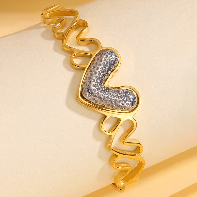 Pulsera de Acero de Titanio, Estilo Europeo y Americano, Lujo Ligero, Diseño de Corazón Hueco con Meteorito, No se Destiñe, Pulsera de Piedra Coral en Forma de V para Mujer image 5
