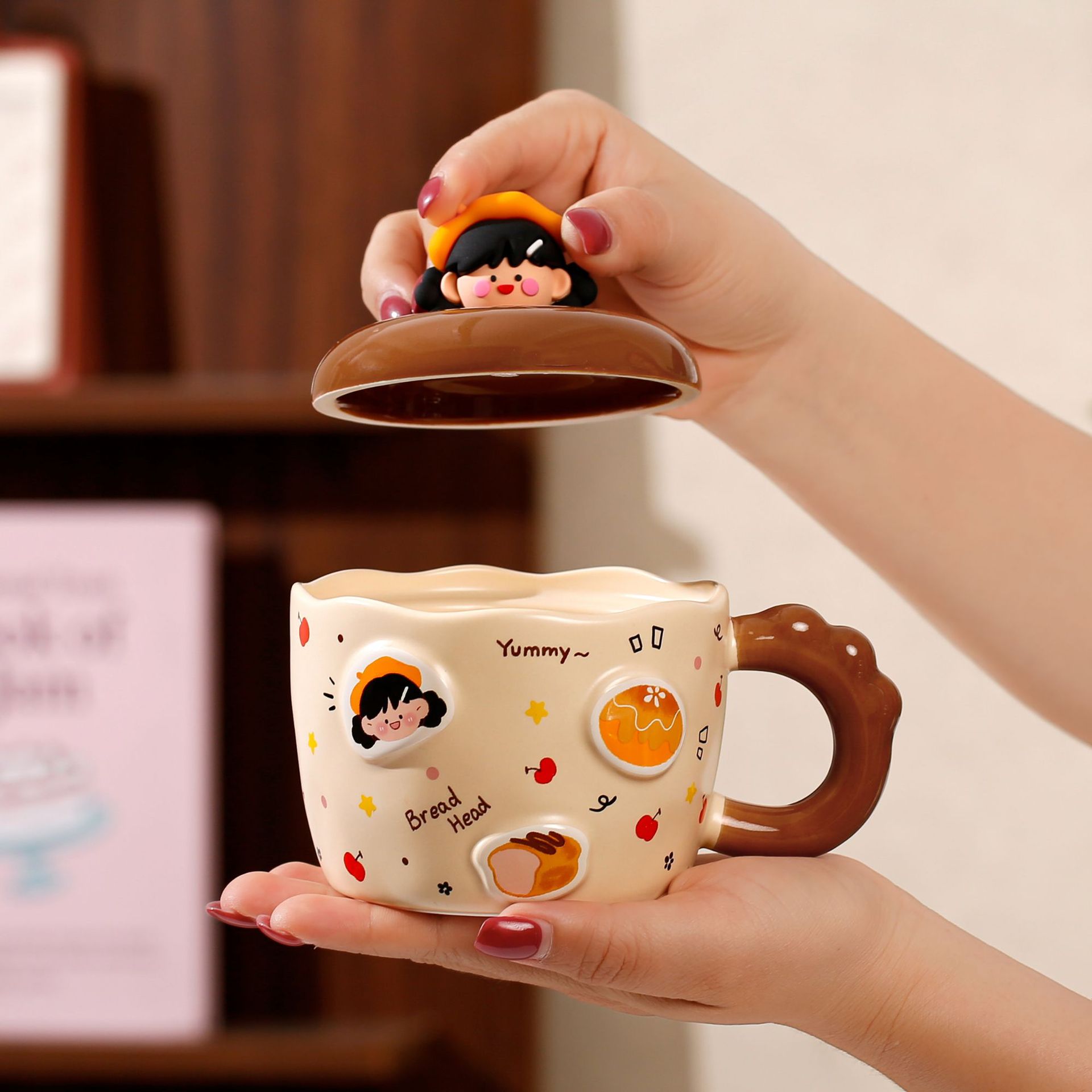 귀여운 빵 캐릭터 도자기 뚜껑 머그컵 380ml