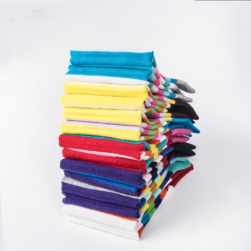 Calcetines de cinco dedos calcetines de algodón de rayas coloridas de mujer Calcetines de algodón peinado Four Seasons dulce medio grueso mediados de la pantorrilla calcetines transpirables absorbentes del dedo del pie calcetines del arco iris