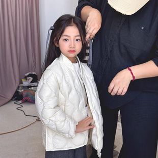 Small full goose 2024 winter new white duck down children's light down jacket boys liner girls short coat