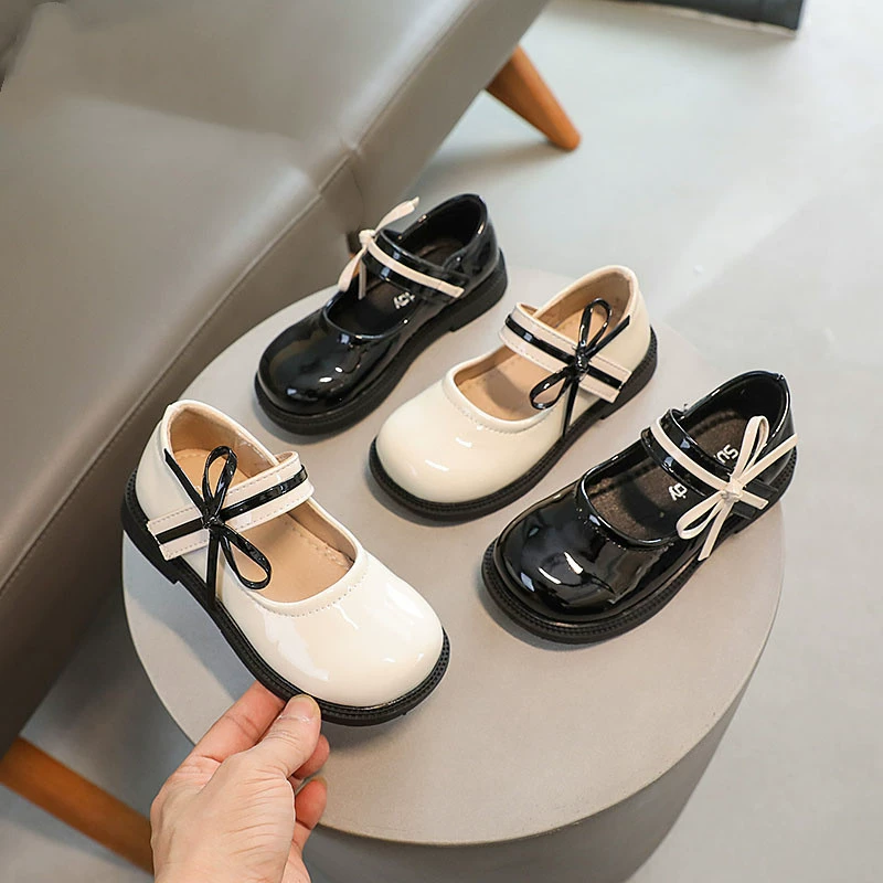 Модная кожаная обувь для девочек 2024 Весенняя Корейская обувь для принцесс с бантом, простая удобная обувь для выступлений в кампусе с мелким ртом, модная