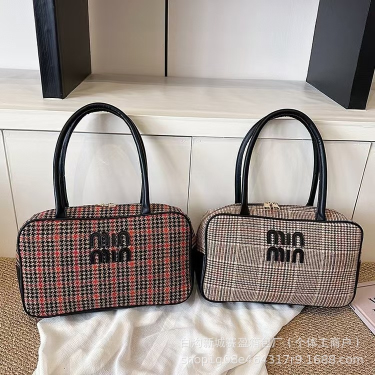가을과 겨울 격자 무늬 패션 대용량 캐주얼 가방 2024 새로운 베개 가방 대비 컬러 레트로 휴대용 서류 가방