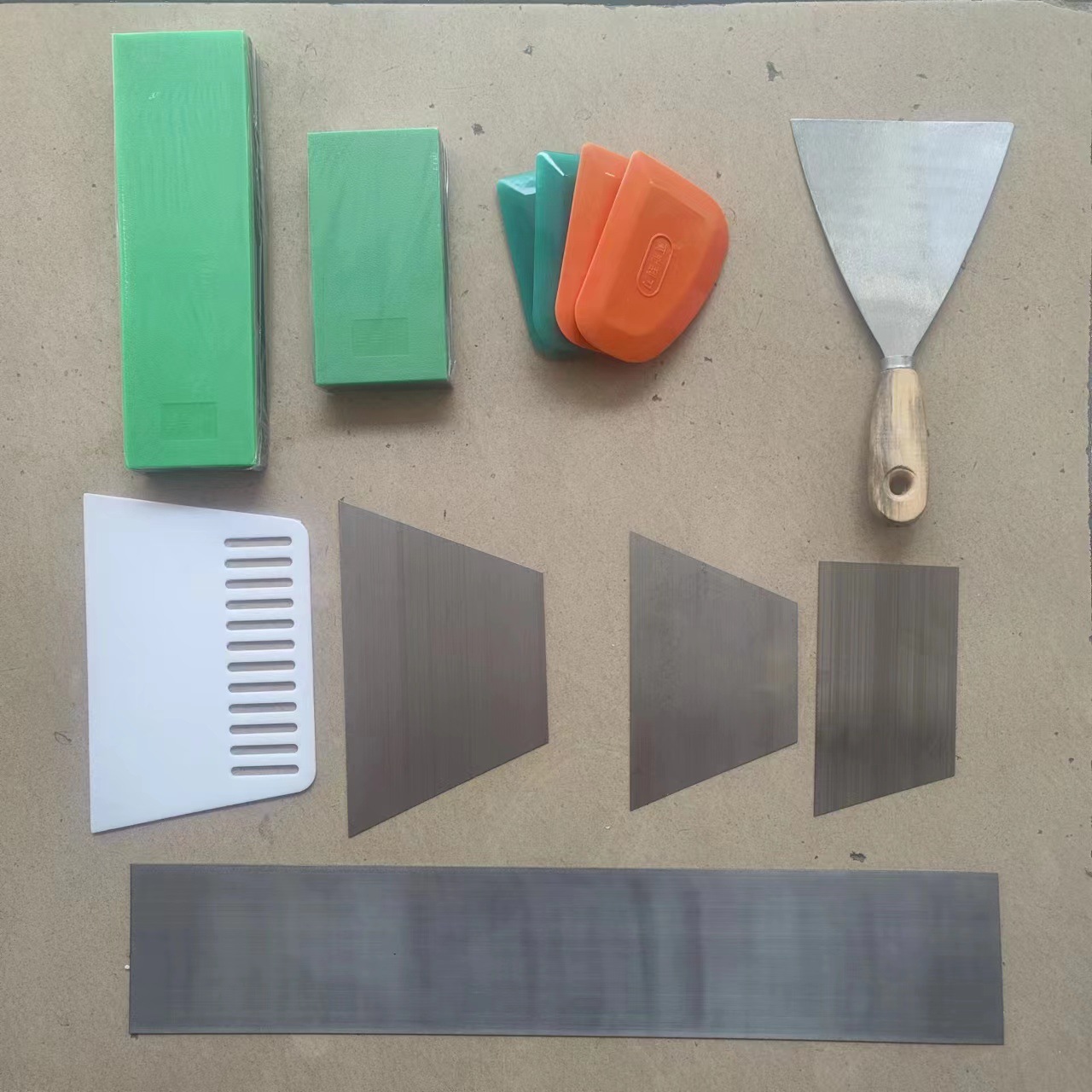 厂家批发 钣金喷漆多用涂刮腻子大小钢片手磨板塑料刮板胶片刮刀