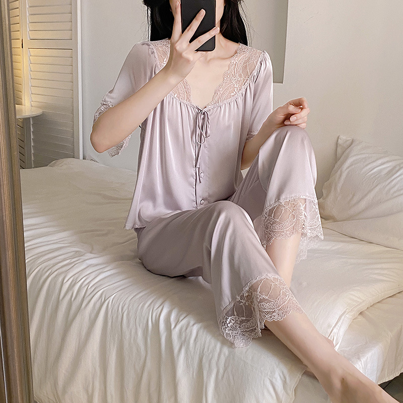 밝은 보라색