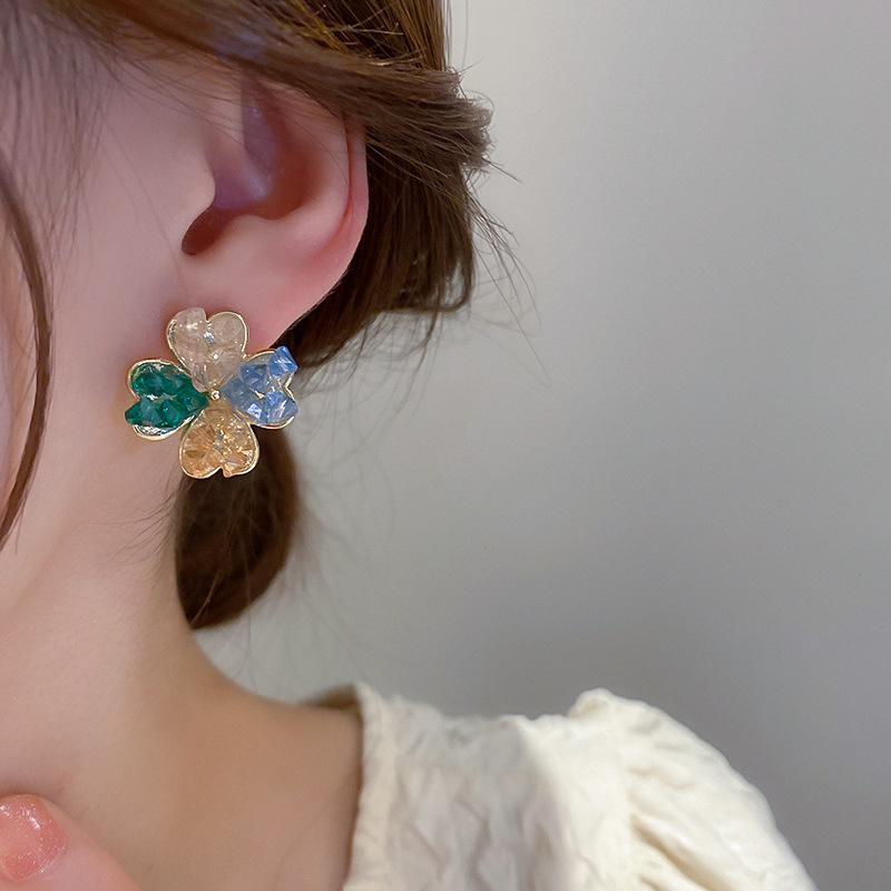 Retro Heart Shape Alloy Inlay Artificial Pearls Womenu0027S Ear Studs 1 Pair
