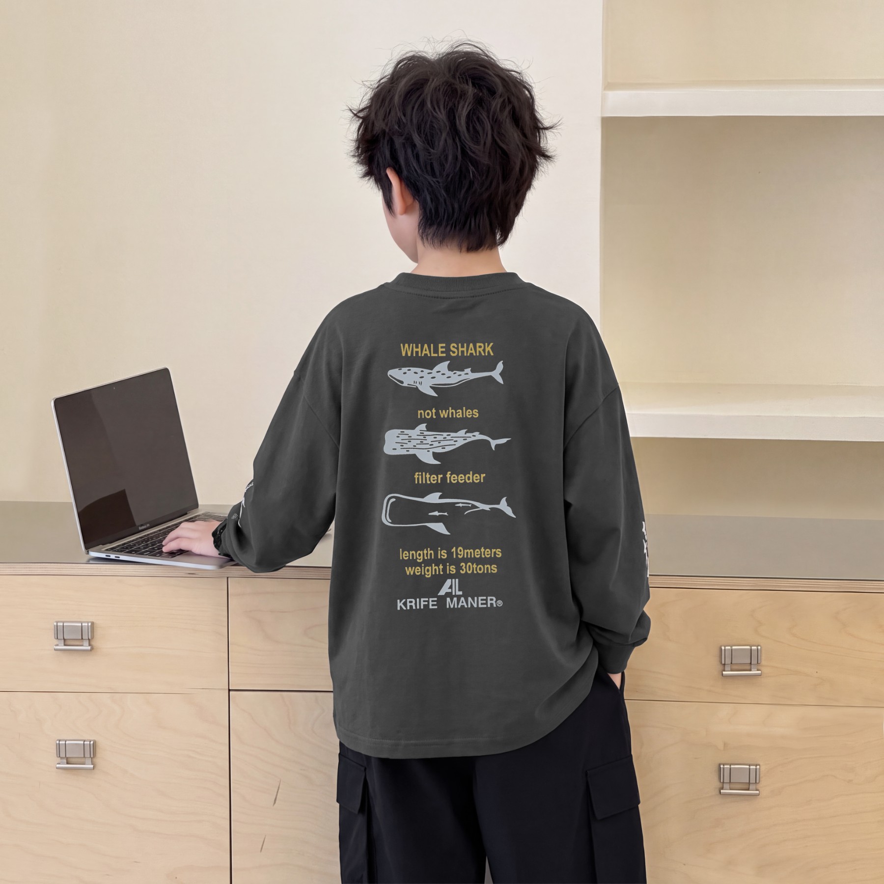 2026 Autumn New Children's Ocean Shark Print Base Layer Shirt Boys' Medium and Large Children's Soft and Casual Long-Sleeved T-Shirt Trendy