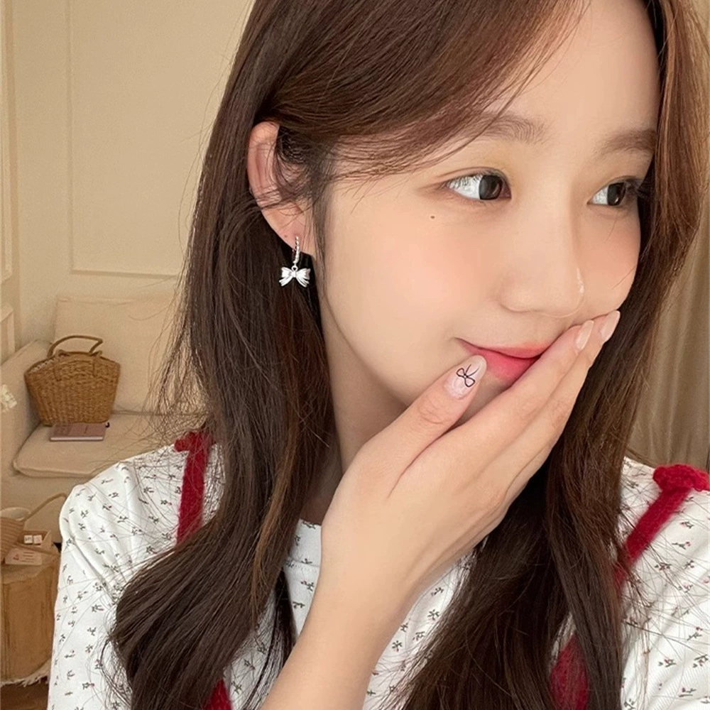 Three dimensional small design earrings with bow, 925 sample silver, light luxury style, high-quality style