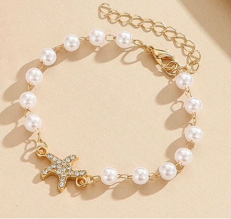 Bracelets minimalistes et superposables, légers et confortables. Hypoallergéniques, ils conviennent aux peaux sensibles. Une façon subtile de sublimer votre look quotidien._voghion.com