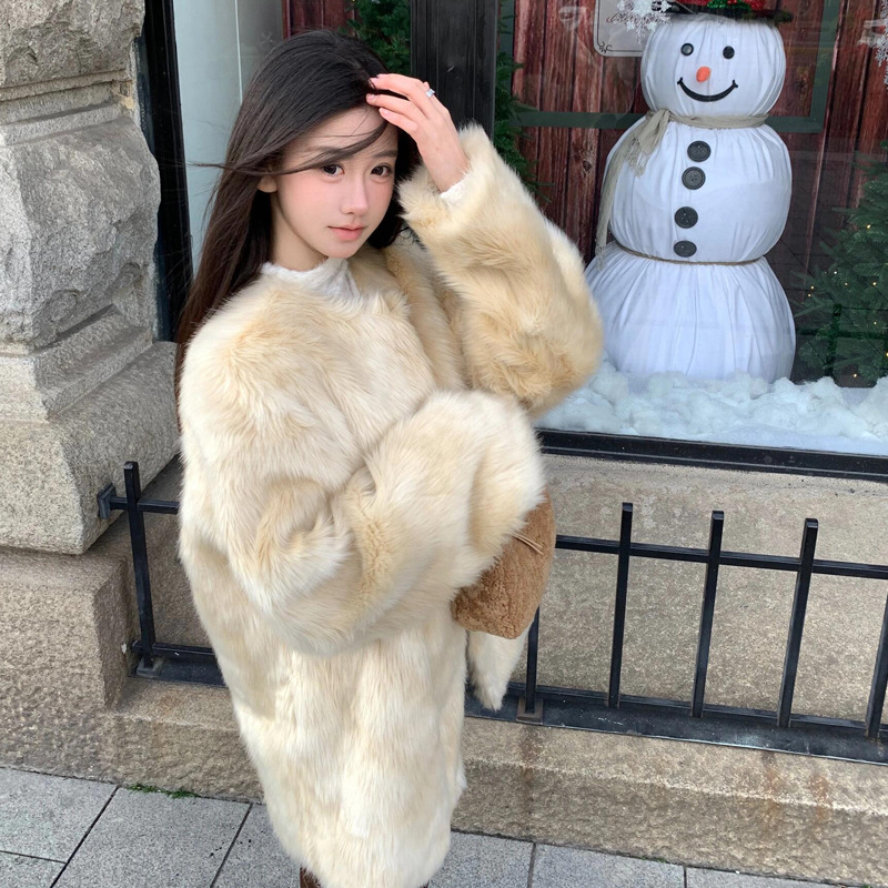 Wholesale Dropshipping Haining 2025 New Apricot Fox Eco-Friendly Fur Women's Winter Thick Fur Coat in Cream White