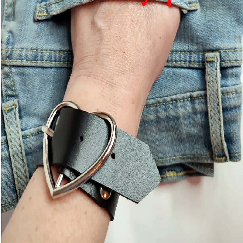 新款手环女爱心合金扣皮手链PK风哥特饰品手镯 Leather wristband
