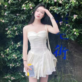 2023新款女小众吊带连衣裙抹胸裙海边纯欲温柔裙子夏季系凡尔赛