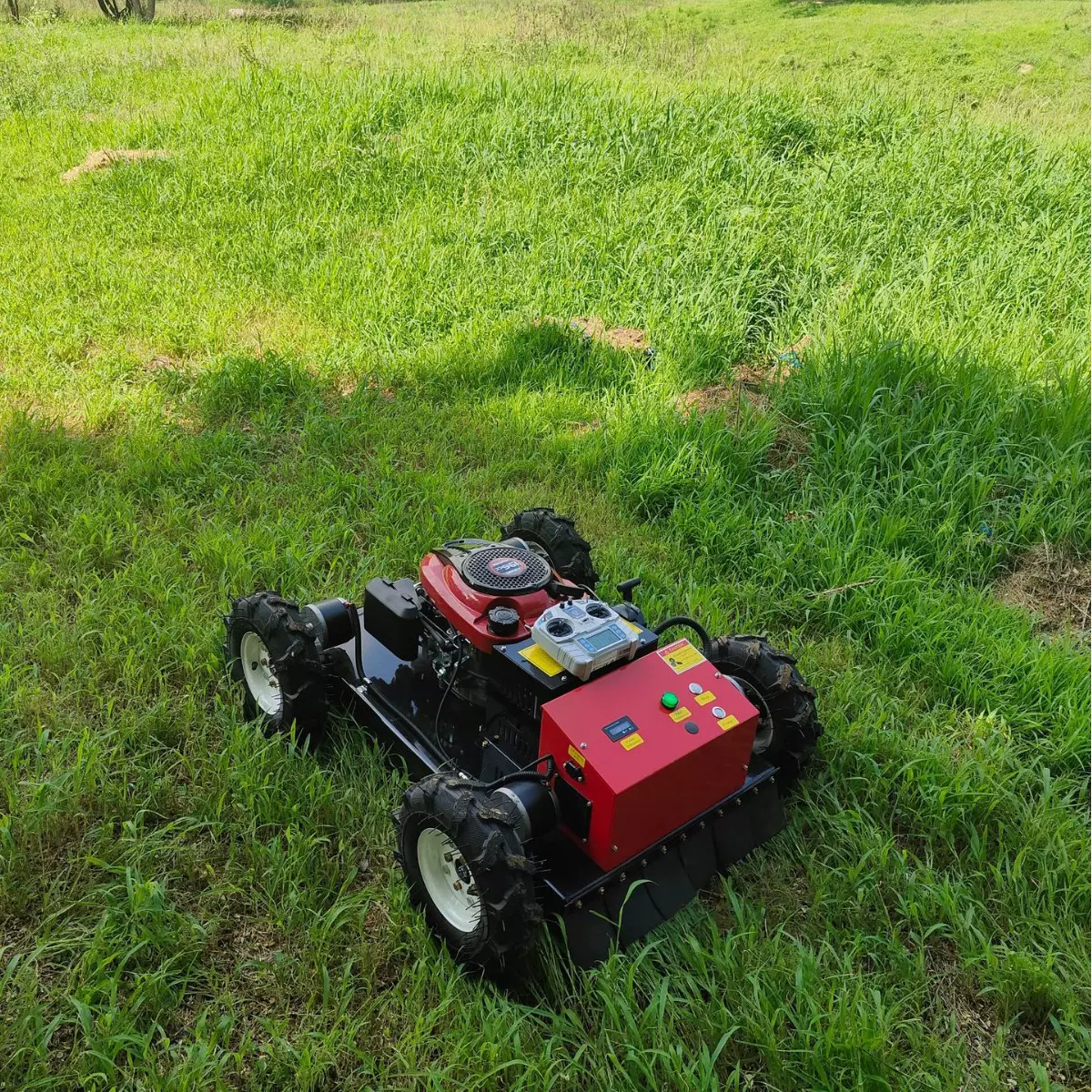 出口澳大利亚新款遥控农场草场割草机  开荒全地形除草小型碎草机