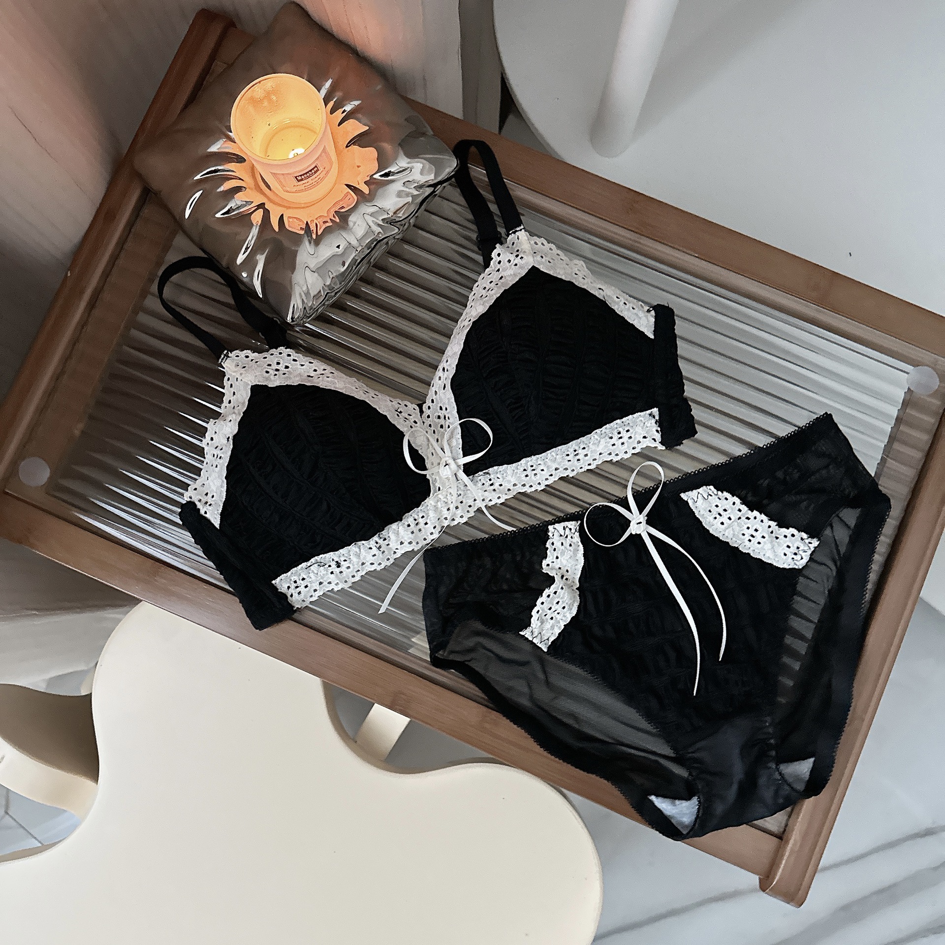 Ropa interior femenina francesa de copa triangular en V profunda, sujetador fruncido sin anillo de acero, sujetador delgado, cómodo y transpirable sin costuras