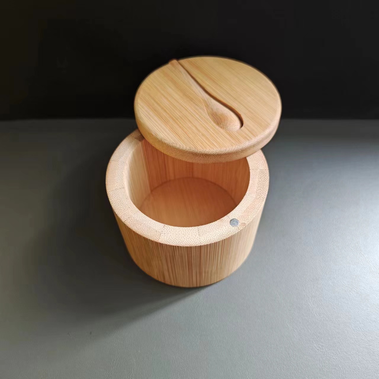 숟가락이있는 단일 격자 소금 항아리 9*7cm 175g