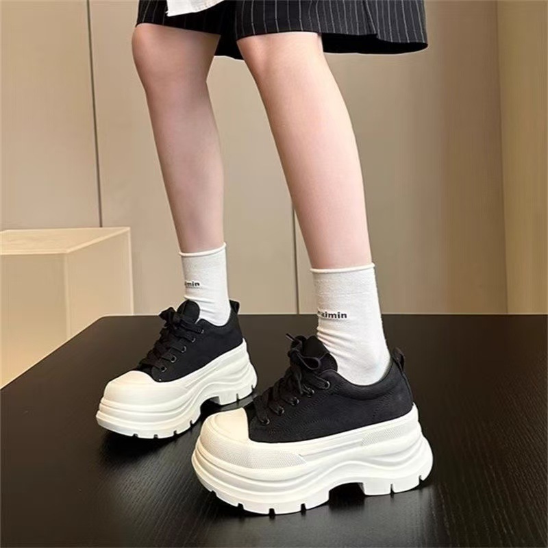 Estación europea transfronteriza, zapatos blancos de altura de suela gruesa para mujeres, nuevos zapatos de skate de tamaño pequeño para mujeres casuales