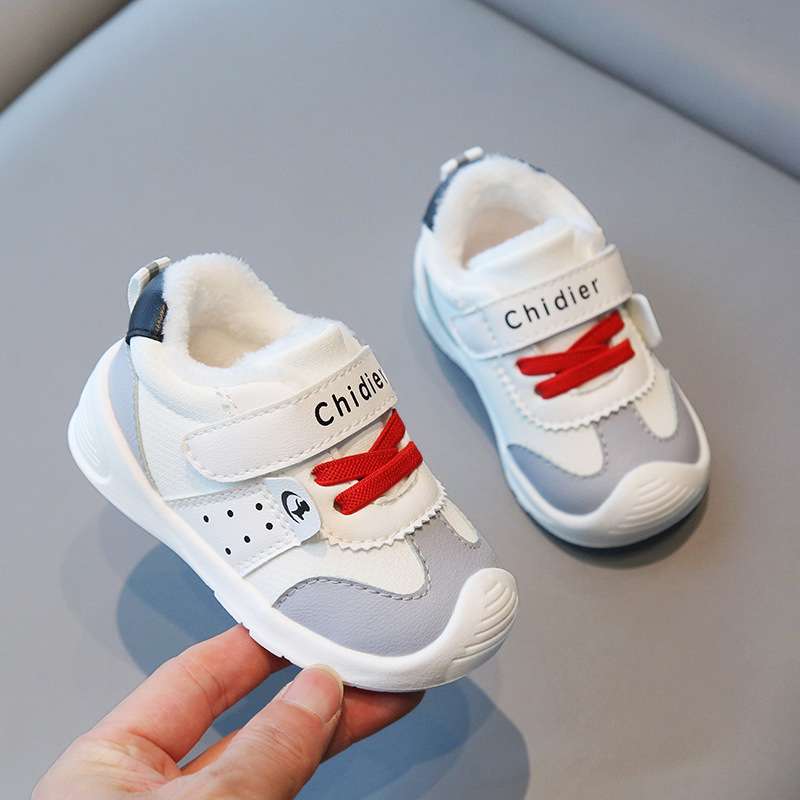 Zapatillas de invierno para niños nuevos zapatos ligeros para niños y niñas zapatos para correr para niños zapatos de terciopelo fino cálido dos zapatos de algodón