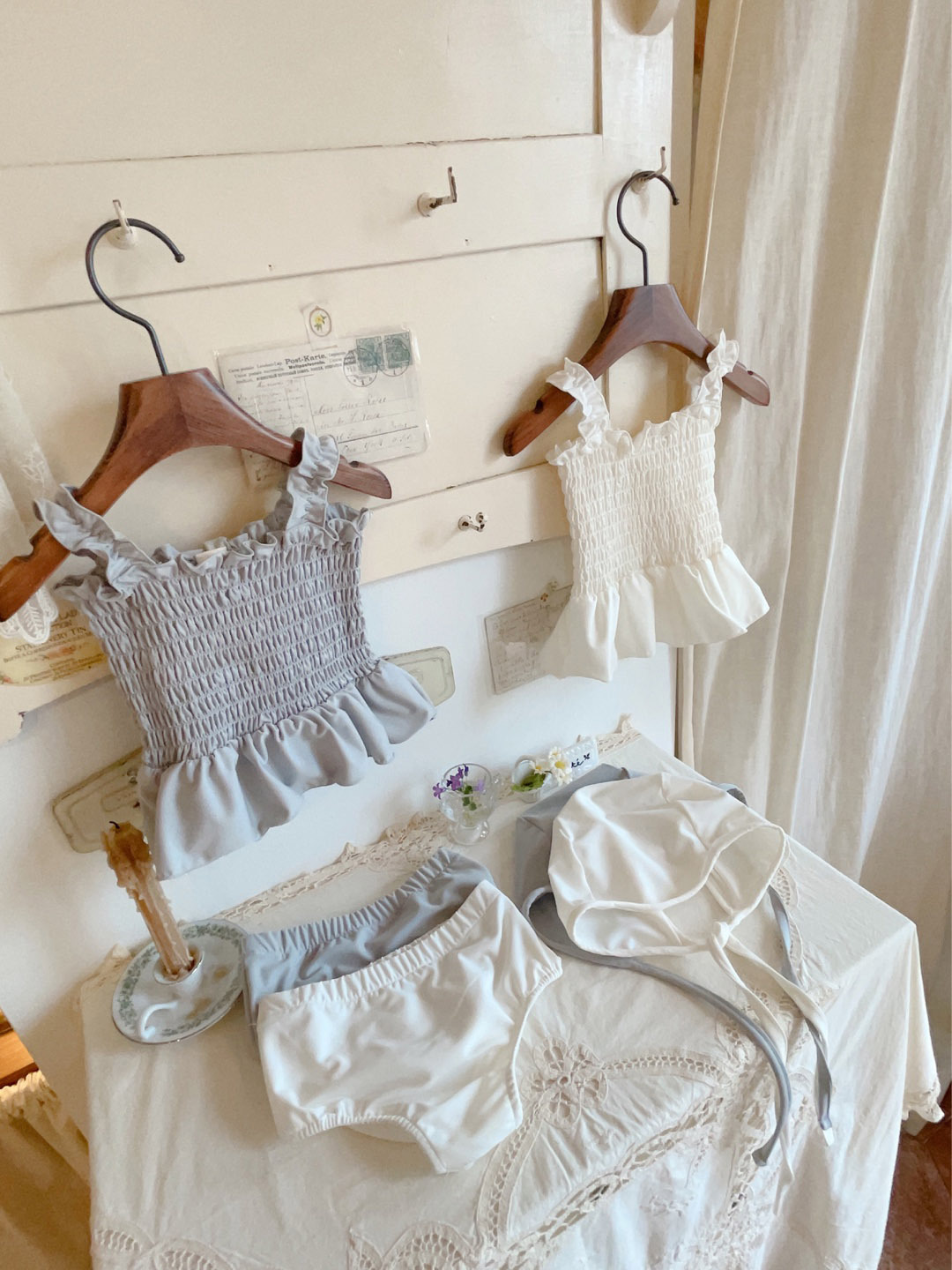 Ins versión coreana de las niñas cabestrillo de bebé bikini de color sólido traje de baño dividido traje de tres piezas falda de traje de baño de moda de moda