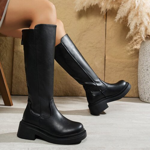 New trendy boots that unleash feminine charm, not to be missed!
