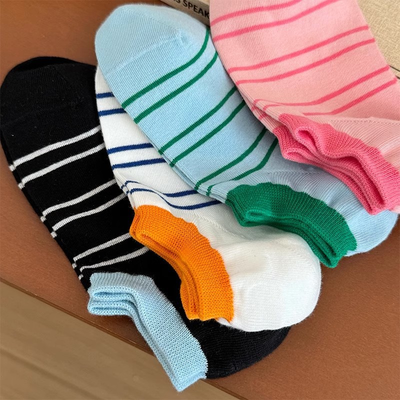 Calcetines de barco de mujeres japonesas rayas de color contrastante calcetines invisibles al por mayor no caen tacones primavera y verano delgados calcetines de mujer lindos