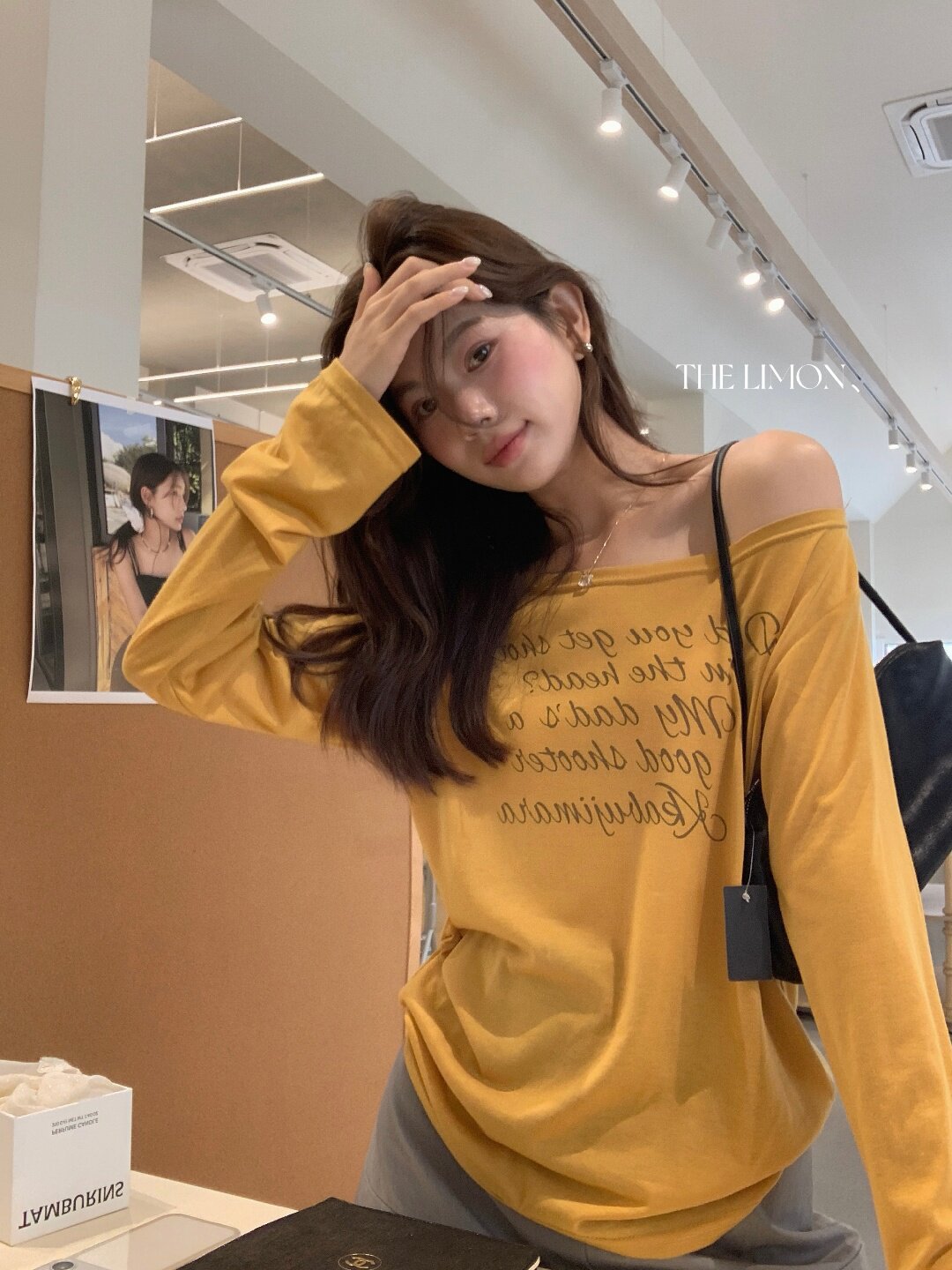 Áo thun nữ tay dài cổ tròn in chữ, phong cách Hàn Quốc, chất liệu cotton thoáng mát — màu đen, màu trắng, màu xám, màu vàng chi tiết 50